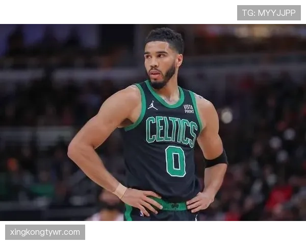 怀特挡拆为塔图姆制造空位，较上季显著提升进攻效率